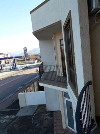 Гостевой дом G & A Guesthouse Батуми Большой двухместный номер с 1 кроватью-9